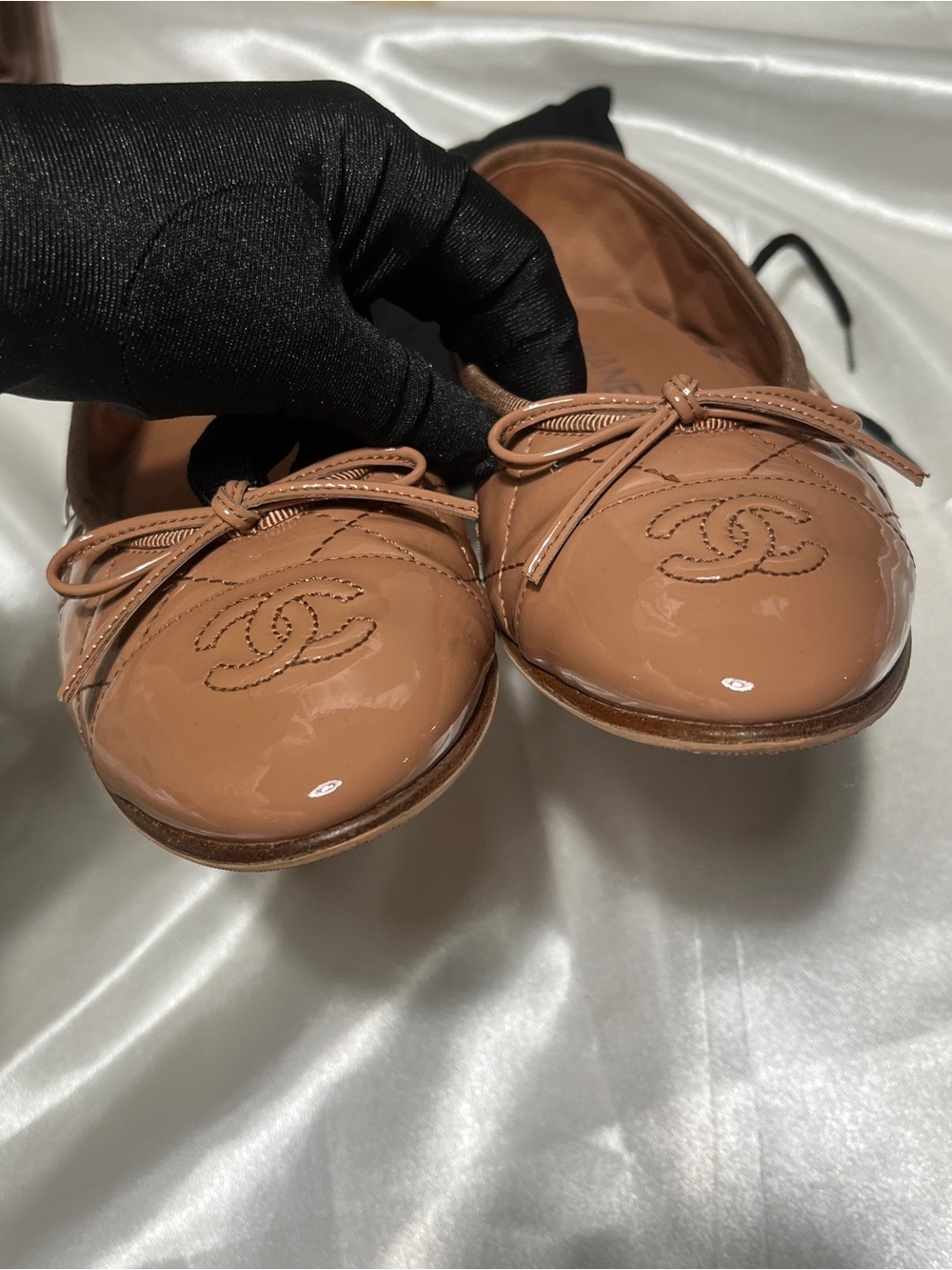 CHANEL Brown Patent Leather Quilted Ballet Flats with Bow - Picture 2 of 10